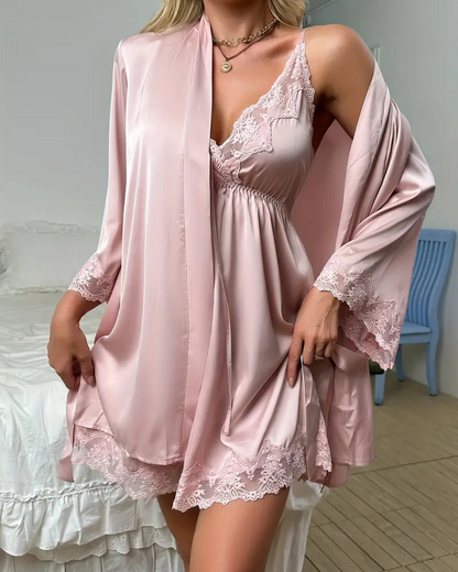 Pijama de cetim com renda para mulher