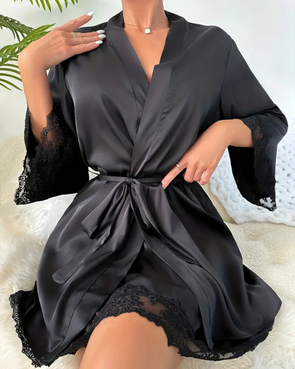 Pijama de cetim com renda para mulher