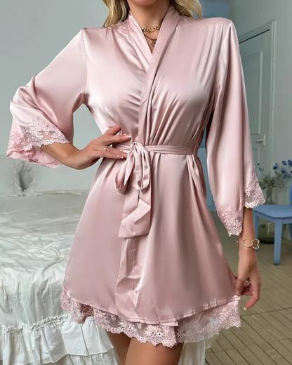 Pijama de cetim com renda para mulher